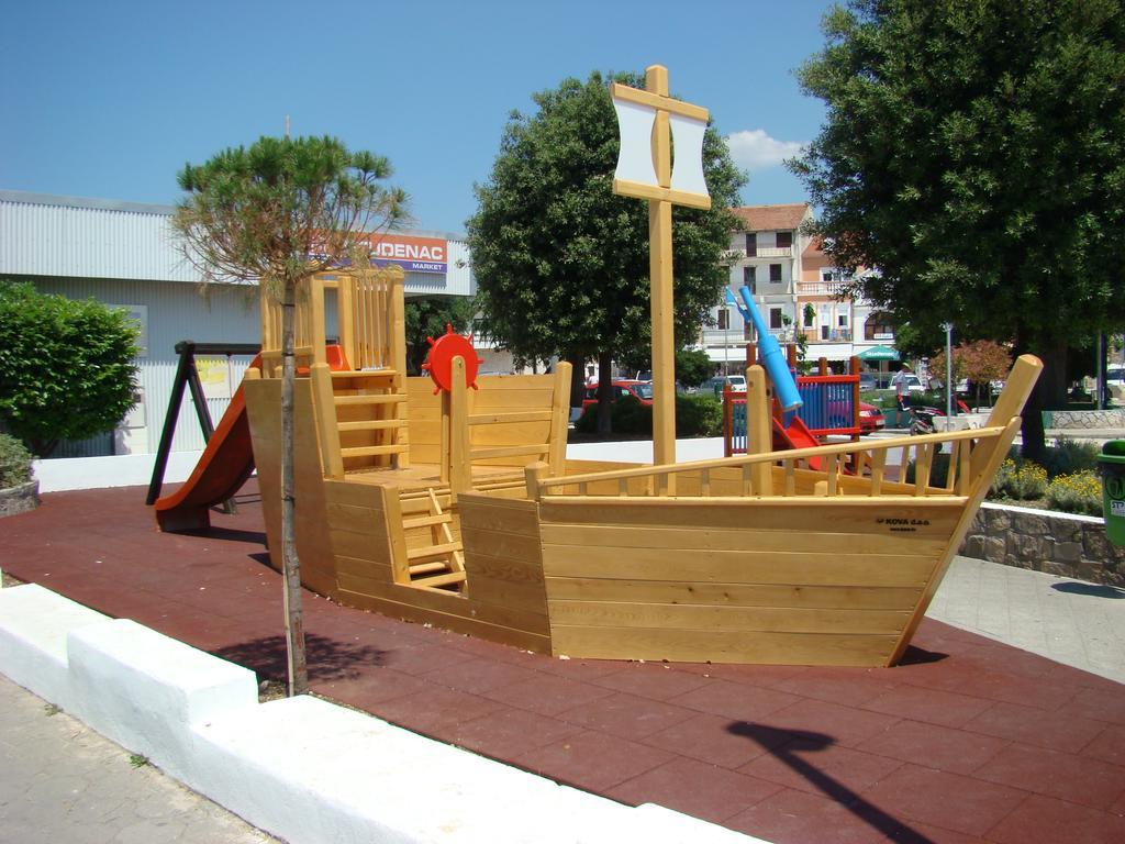 פירובאץ Apartments Pinus מראה חיצוני תמונה